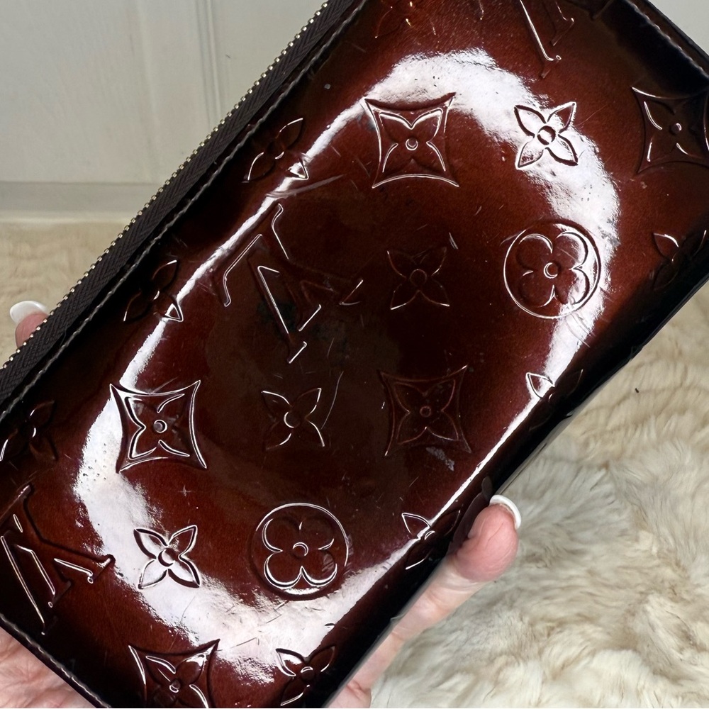 LOUIS VUITTON MONOGRAM VERNIS ZIPPY WALLET - Picture 4 of 16